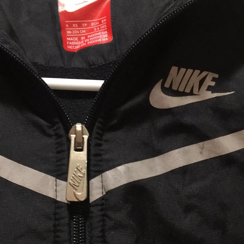 Like New! Nike boys Windbreaker ZipUP fleece lined hood jacket kids size 4 black